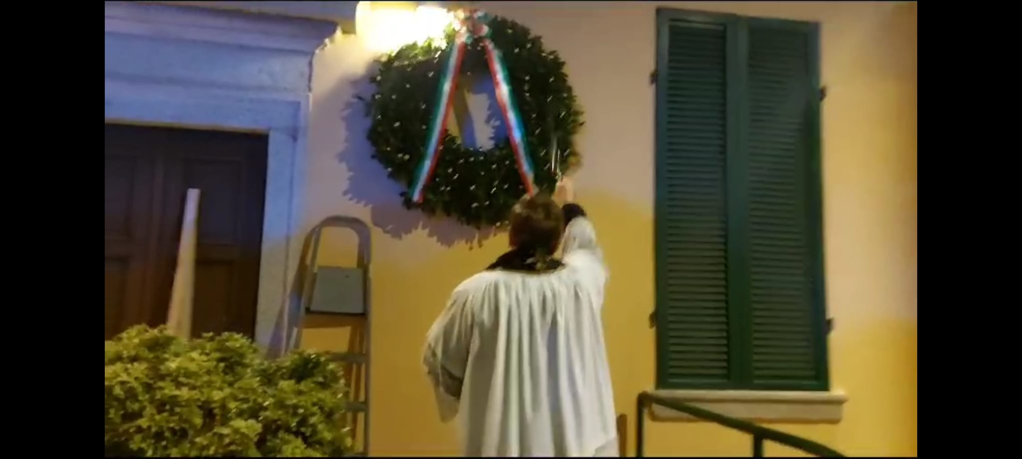 Posa corona alloro altare dei Caduti